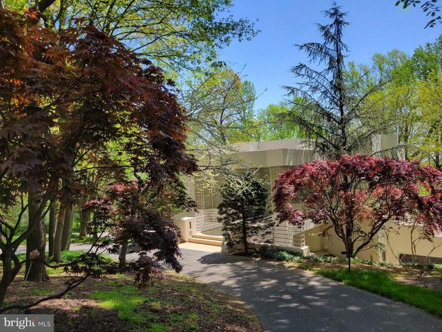 910 PENNWOOD CIR, Lancaster, PA 17601
