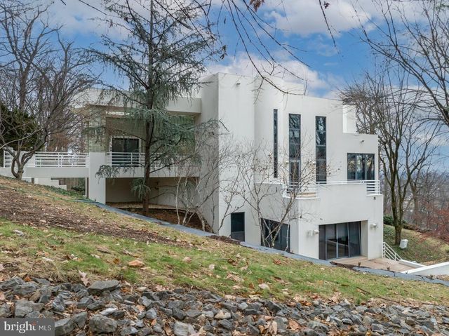 910 PENNWOOD CIR, Lancaster, PA 17601