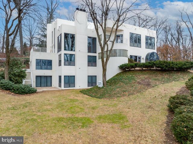 910 PENNWOOD CIR, Lancaster, PA 17601