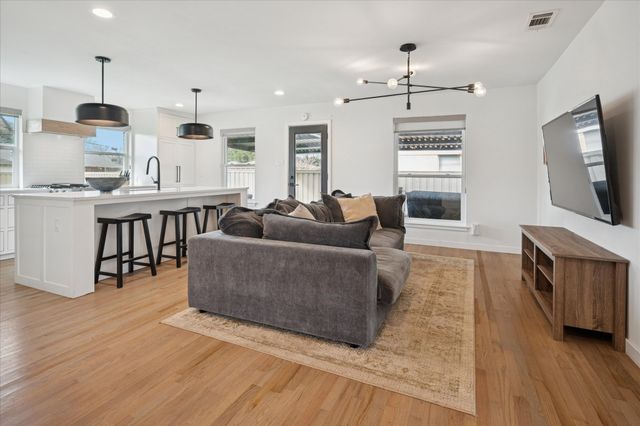 3148 Woodwind Lane, Dallas, TX 75229