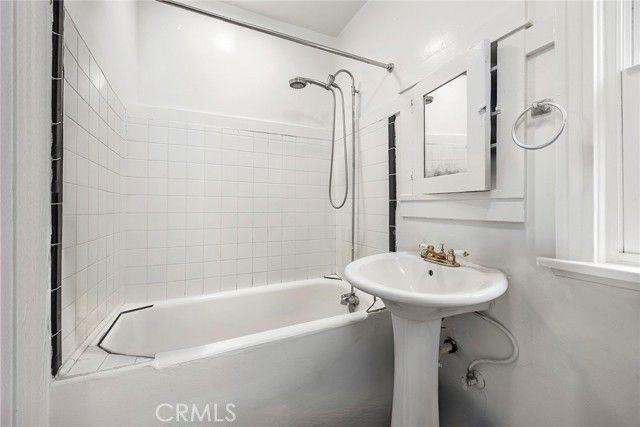 1842 Temple Avenue, Signal Hill, CA 90755