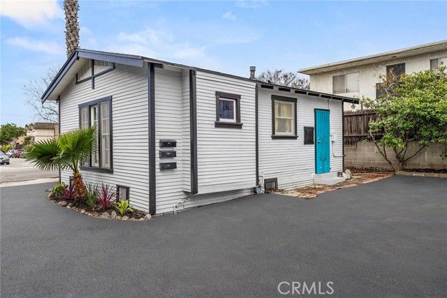 1842 Temple Avenue, Signal Hill, CA 90755