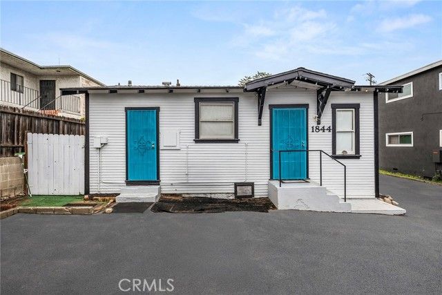 1842 Temple Avenue, Signal Hill, CA 90755