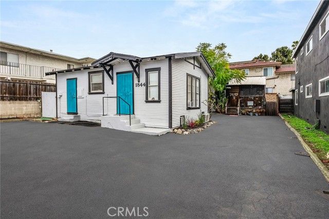 1842 Temple Avenue, Signal Hill, CA 90755
