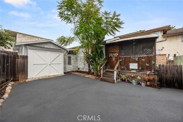1842 Temple Avenue, Signal Hill, CA 90755