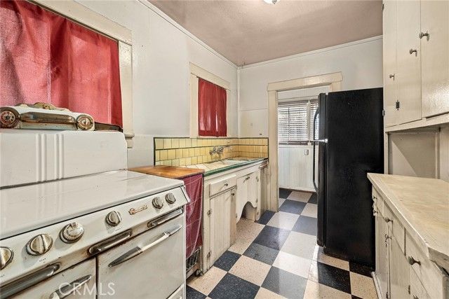 1842 Temple Avenue, Signal Hill, CA 90755