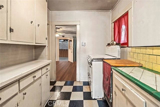 1842 Temple Avenue, Signal Hill, CA 90755