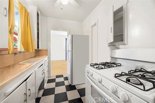 1842 Temple Avenue, Signal Hill, CA 90755