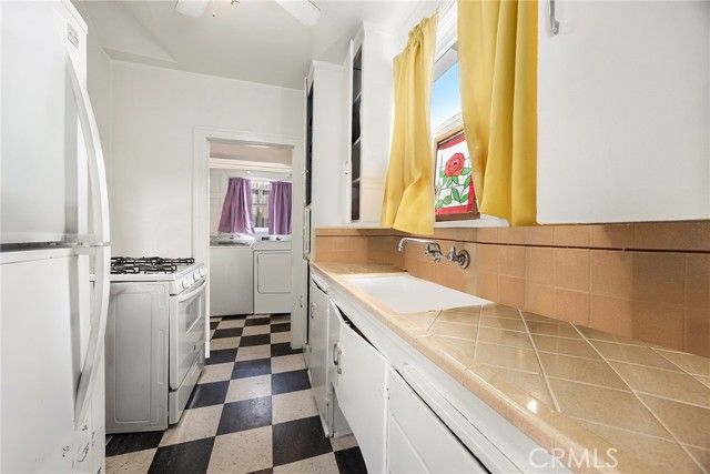 1842 Temple Avenue, Signal Hill, CA 90755