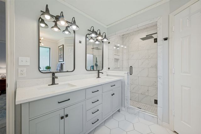700 Reese Lane, Hurst, TX 76054