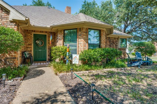 700 Reese Lane, Hurst, TX 76054