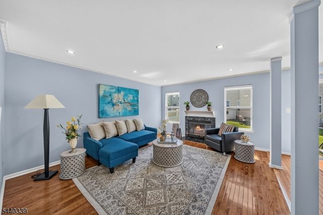 303 Cobblestone Ct, South Brunswick Twp., NJ 08852