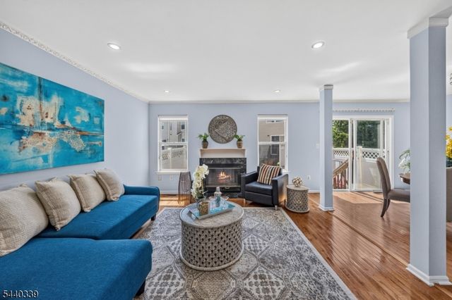 303 Cobblestone Ct, South Brunswick Twp., NJ 08852