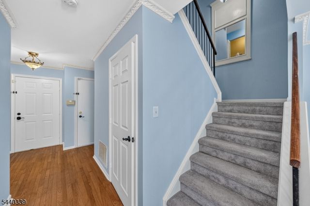 303 Cobblestone Ct, South Brunswick Twp., NJ 08852