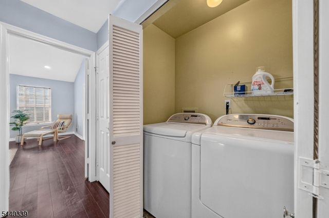 303 Cobblestone Ct, South Brunswick Twp., NJ 08852