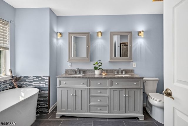 303 Cobblestone Ct, South Brunswick Twp., NJ 08852