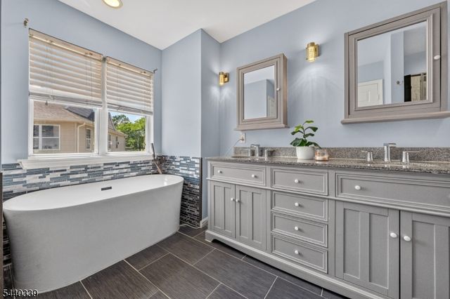 303 Cobblestone Ct, South Brunswick Twp., NJ 08852