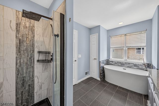 303 Cobblestone Ct, South Brunswick Twp., NJ 08852