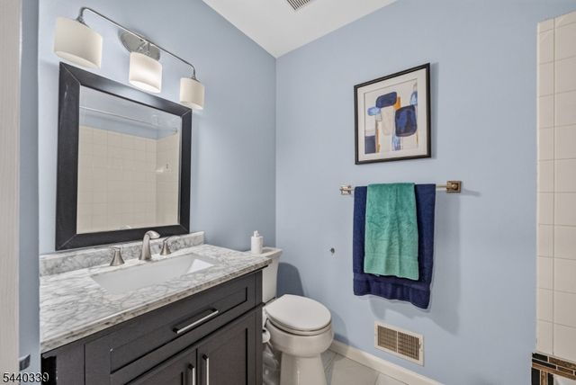 303 Cobblestone Ct, South Brunswick Twp., NJ 08852