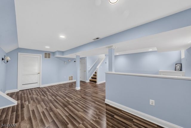 303 Cobblestone Ct, South Brunswick Twp., NJ 08852