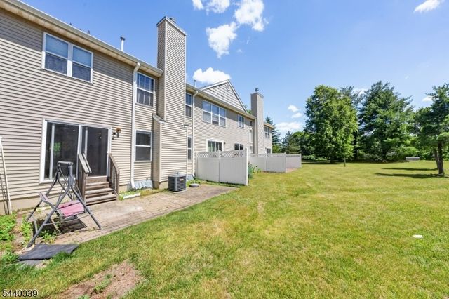 303 Cobblestone Ct, South Brunswick Twp., NJ 08852
