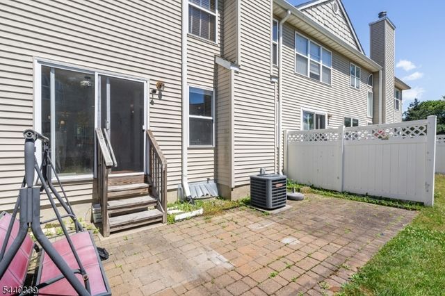 303 Cobblestone Ct, South Brunswick Twp., NJ 08852
