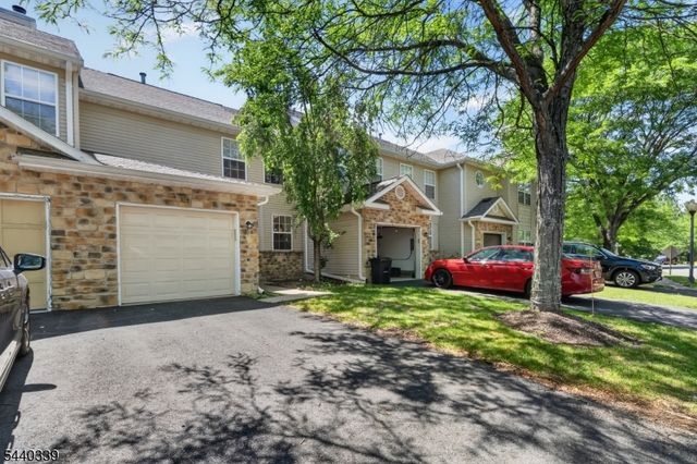 303 Cobblestone Ct, South Brunswick Twp., NJ 08852