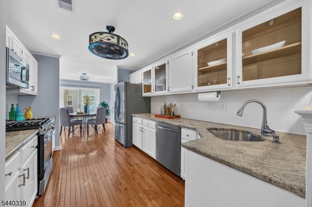 303 Cobblestone Ct, South Brunswick Twp., NJ 08852