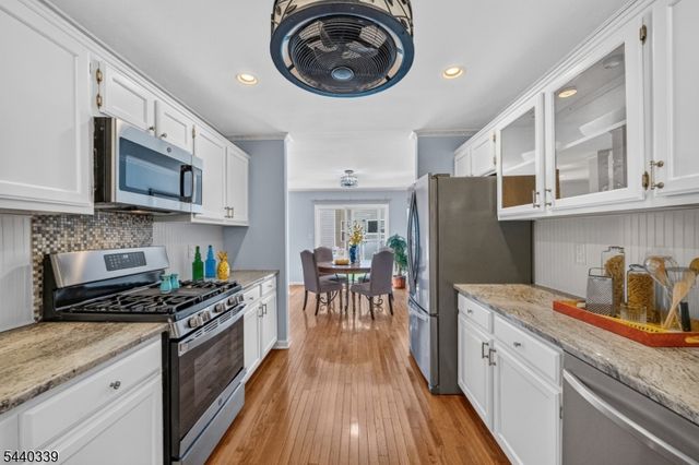 303 Cobblestone Ct, South Brunswick Twp., NJ 08852