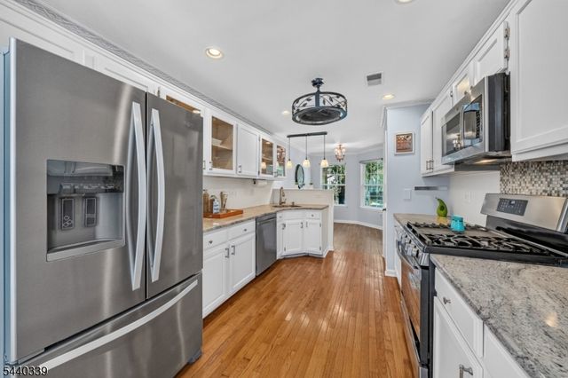 303 Cobblestone Ct, South Brunswick Twp., NJ 08852