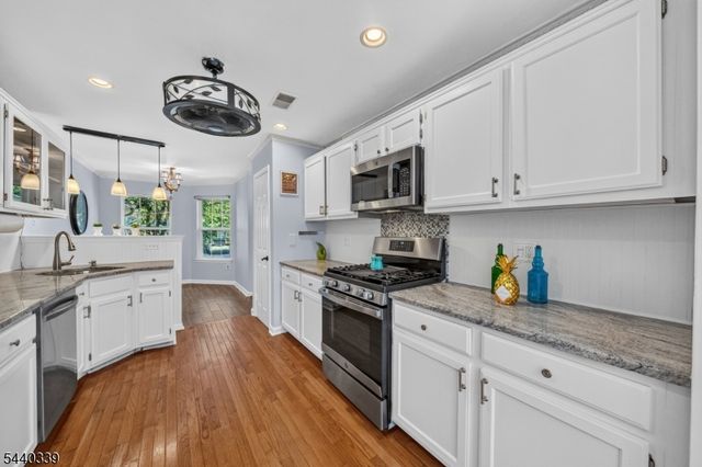 303 Cobblestone Ct, South Brunswick Twp., NJ 08852