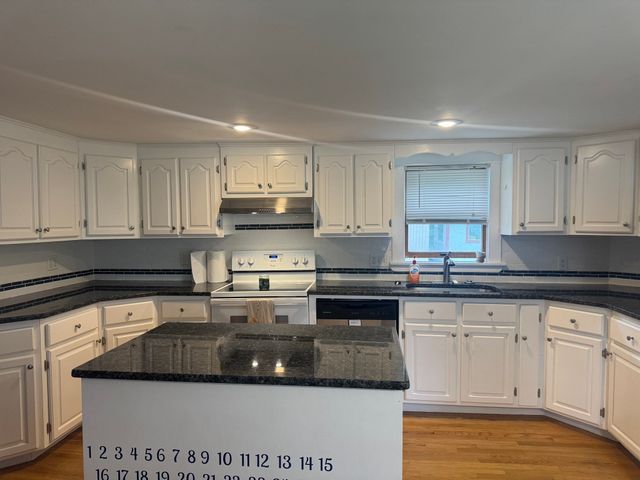 28 Bedford Road, Woburn, MA 01801