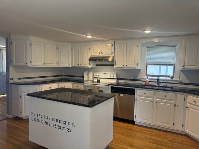 28 Bedford Road, Woburn, MA 01801