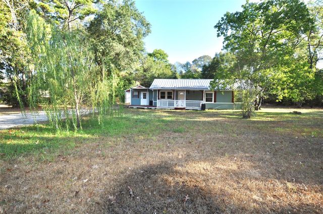 208 Blue Lake Drive, Huffman, TX 77336