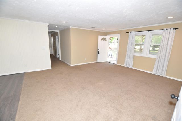 208 Blue Lake Drive, Huffman, TX 77336