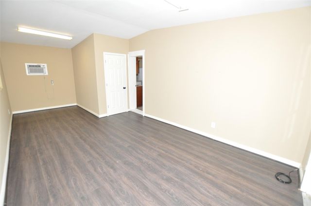 208 Blue Lake Drive, Huffman, TX 77336