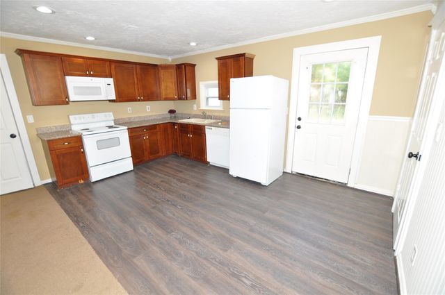 208 Blue Lake Drive, Huffman, TX 77336