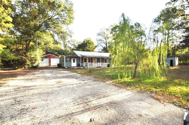 208 Blue Lake Drive, Huffman, TX 77336