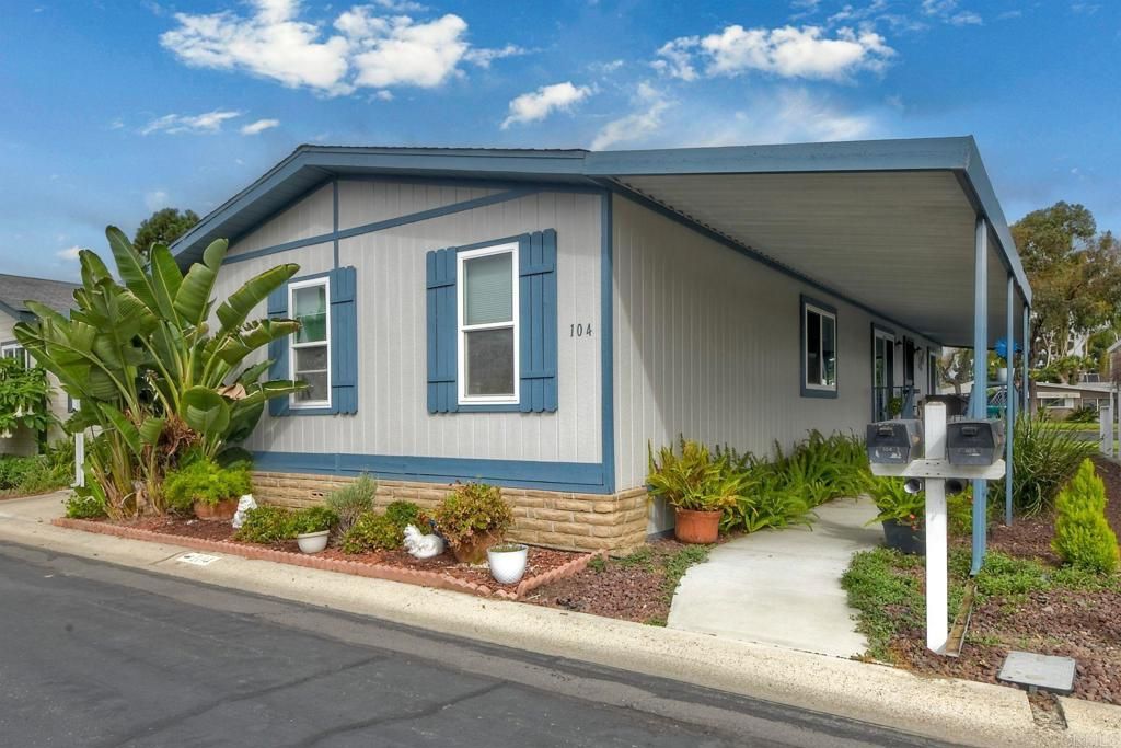 Image 5 of property listing at 276 N El Camino Real 104, Oceanside, CA 92058