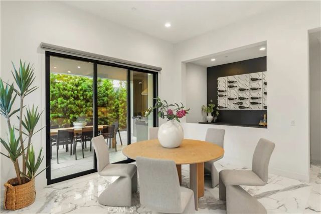 61 Iluna, Irvine, CA 92618