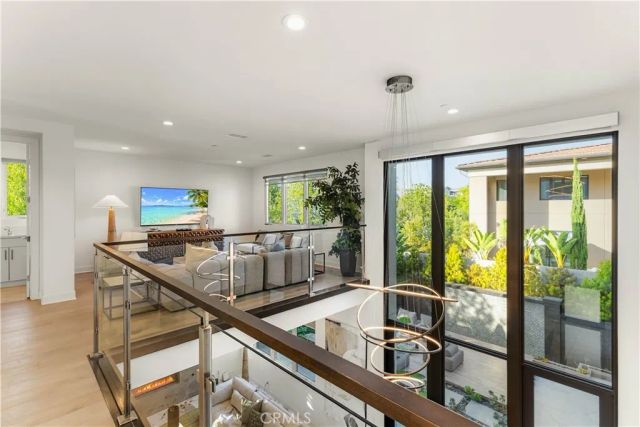 61 Iluna, Irvine, CA 92618