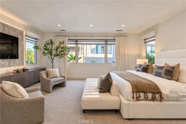 61 Iluna, Irvine, CA 92618