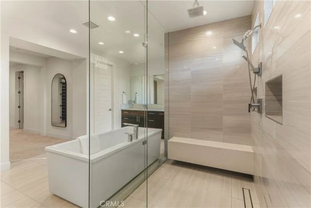 61 Iluna, Irvine, CA 92618
