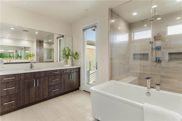 61 Iluna, Irvine, CA 92618