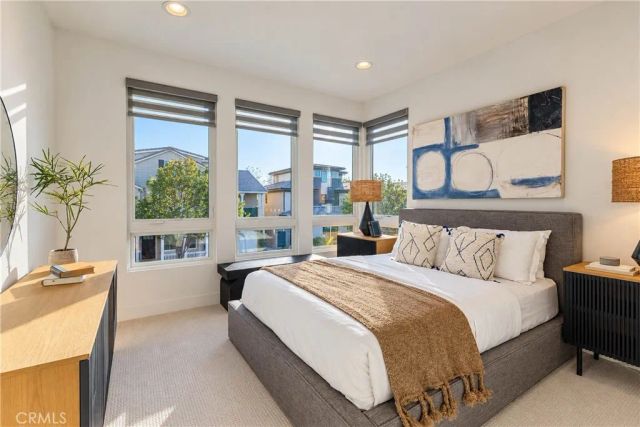 61 Iluna, Irvine, CA 92618