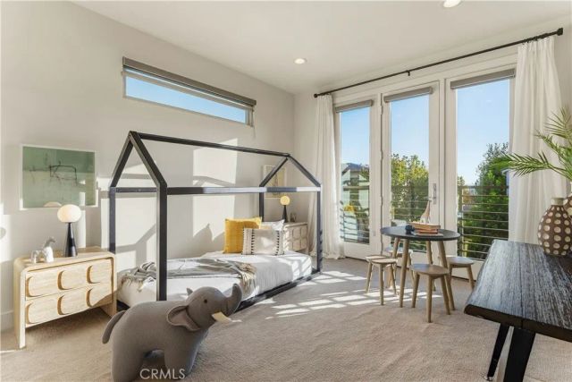 61 Iluna, Irvine, CA 92618