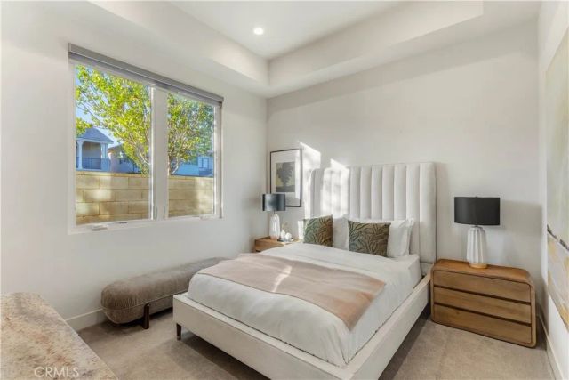 61 Iluna, Irvine, CA 92618