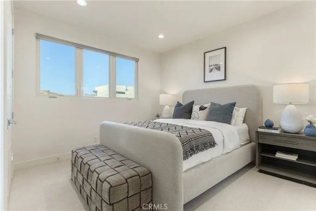 61 Iluna, Irvine, CA 92618