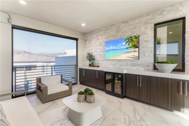 61 Iluna, Irvine, CA 92618