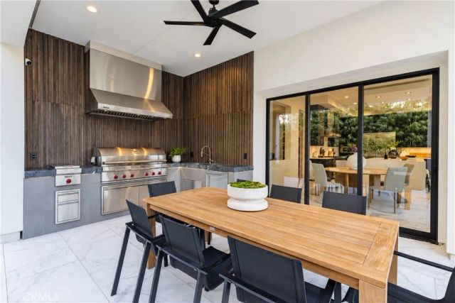 61 Iluna, Irvine, CA 92618